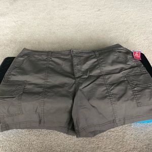 St John’s Bay Shorts- NWT